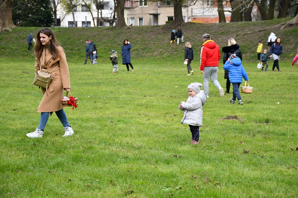 VIDEO I FOTO Potraga za uskrsnim jajima u Perivoj Zrinskih privukla mnoštvo mališana