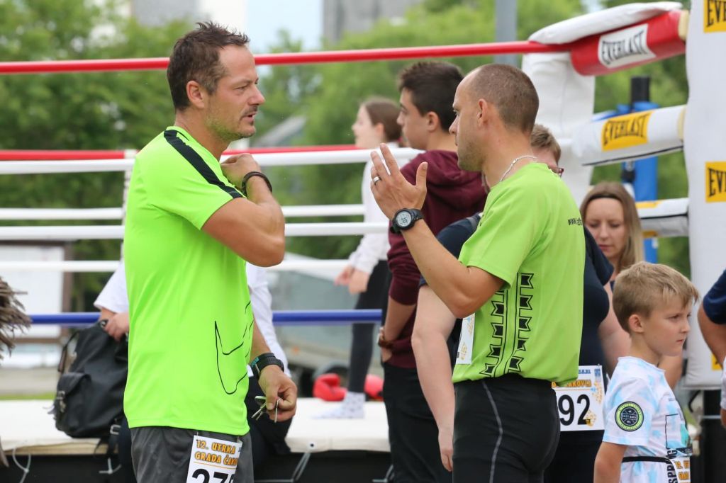 3357990610215114574434702464249