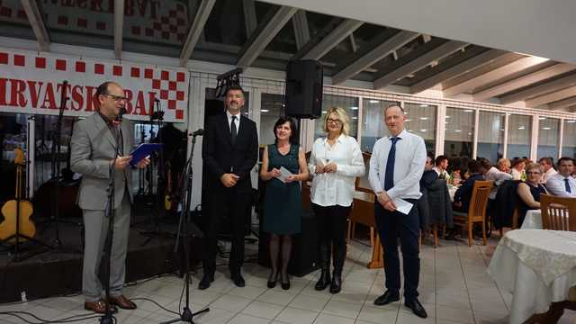 FOTO Župan Matija Posavec na Hrvatskom balu u Lendavi pružio potporu HKD-u Pomurje