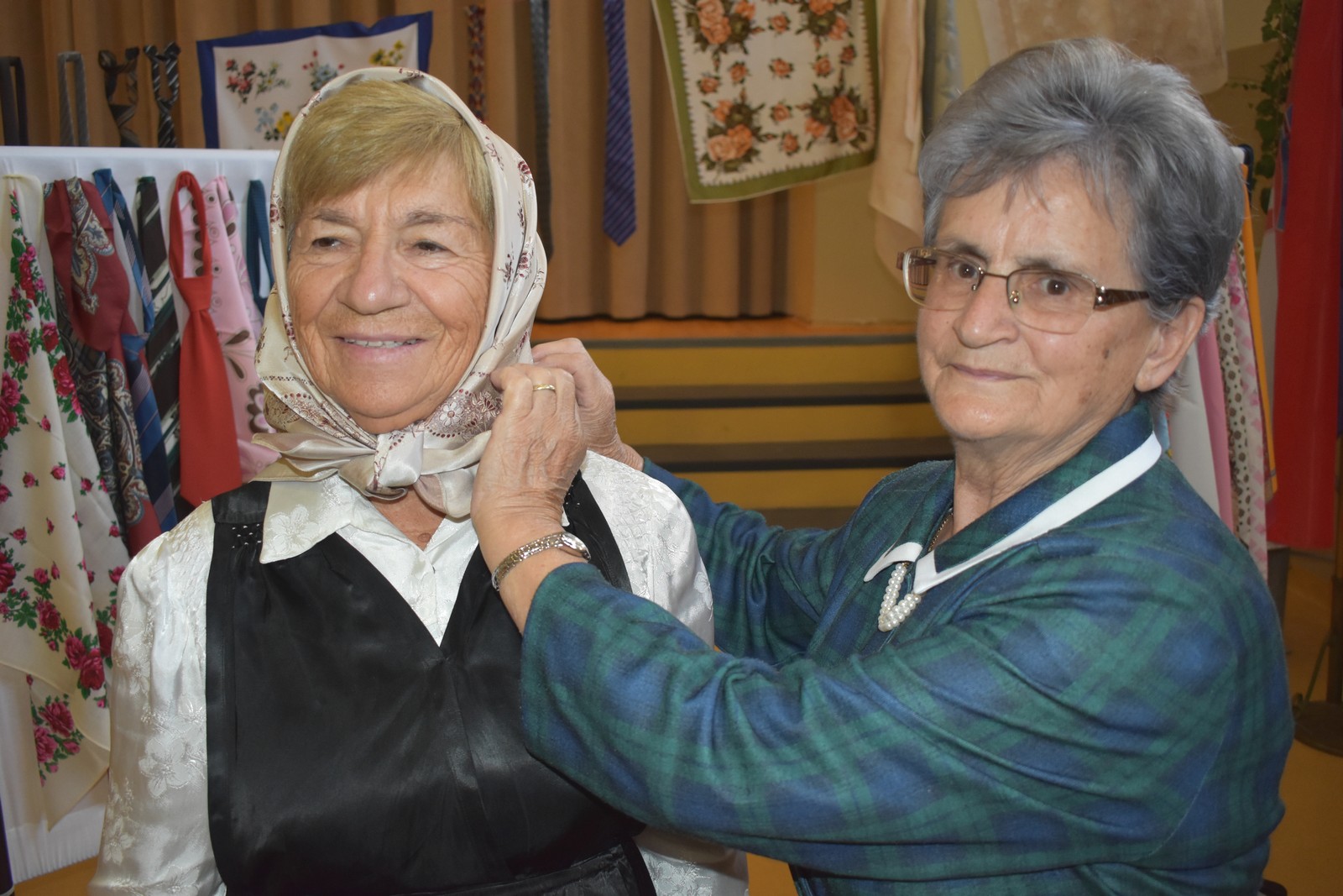 Izložba marama i kravata u Domašincu