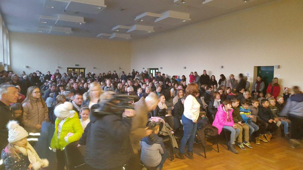 Zapaljena prva adventska svijeća u Svetoj Mariji