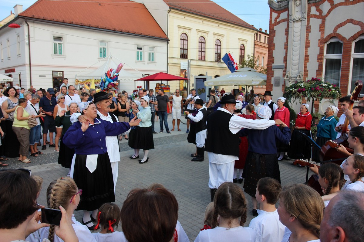 Tri međimurska KUD-a predstavila međimursku tradiciju na Porcijunkulovom