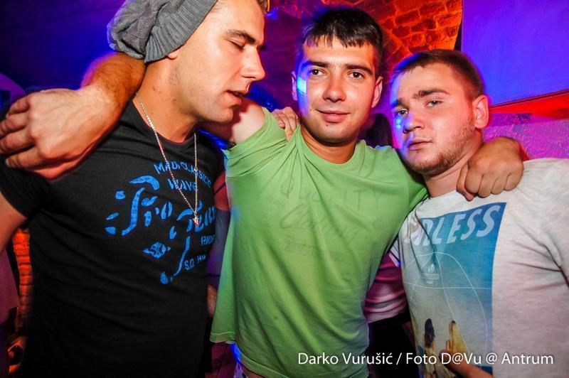 slika00007 Antrum (Subota, 28.6.2014. – Sandra Afrika)