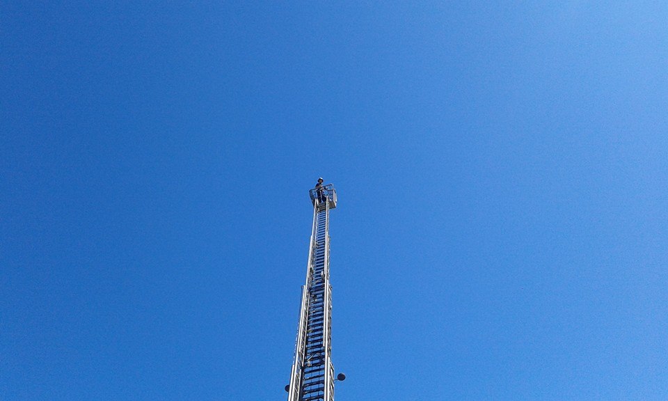 1907527112442067425041587895488