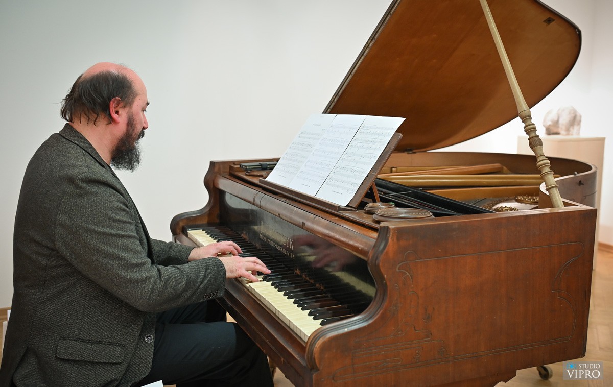 MUZEJ CROATA INSULANUS Otvorena je izložba skulptura Ivana Mladenovića