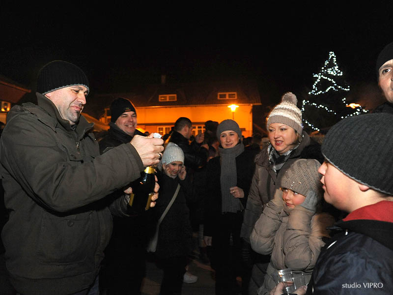 330114051dsc0510541823