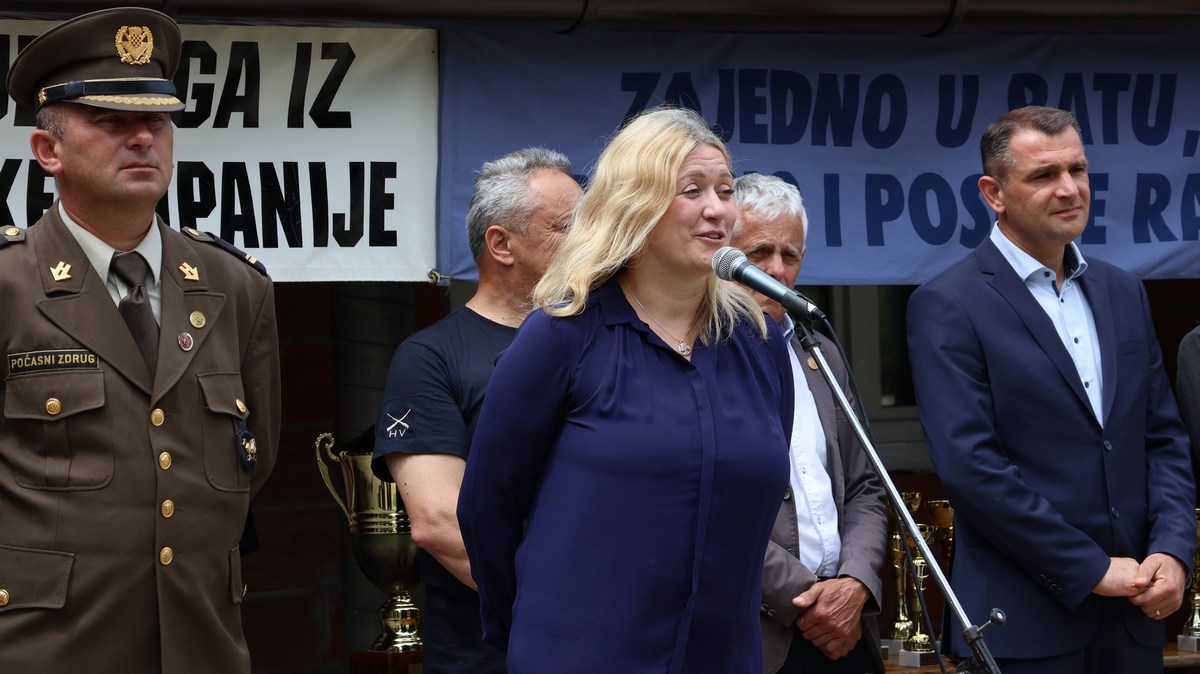 SVETI MARTIN NA MURI Održano sportsko natjecanje dragovoljaca i veterana te susreti djece i unuka hrvatskih branitelja