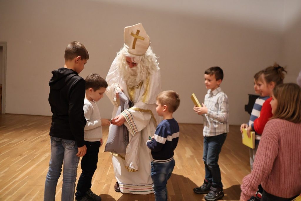 MLADI PISCI Predstavljen zbornik dječjih literarnih radova Tragovi budućnosti