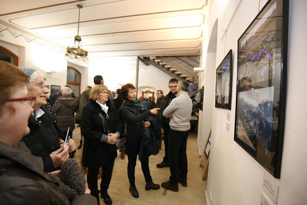 2765355610214156379600430144727