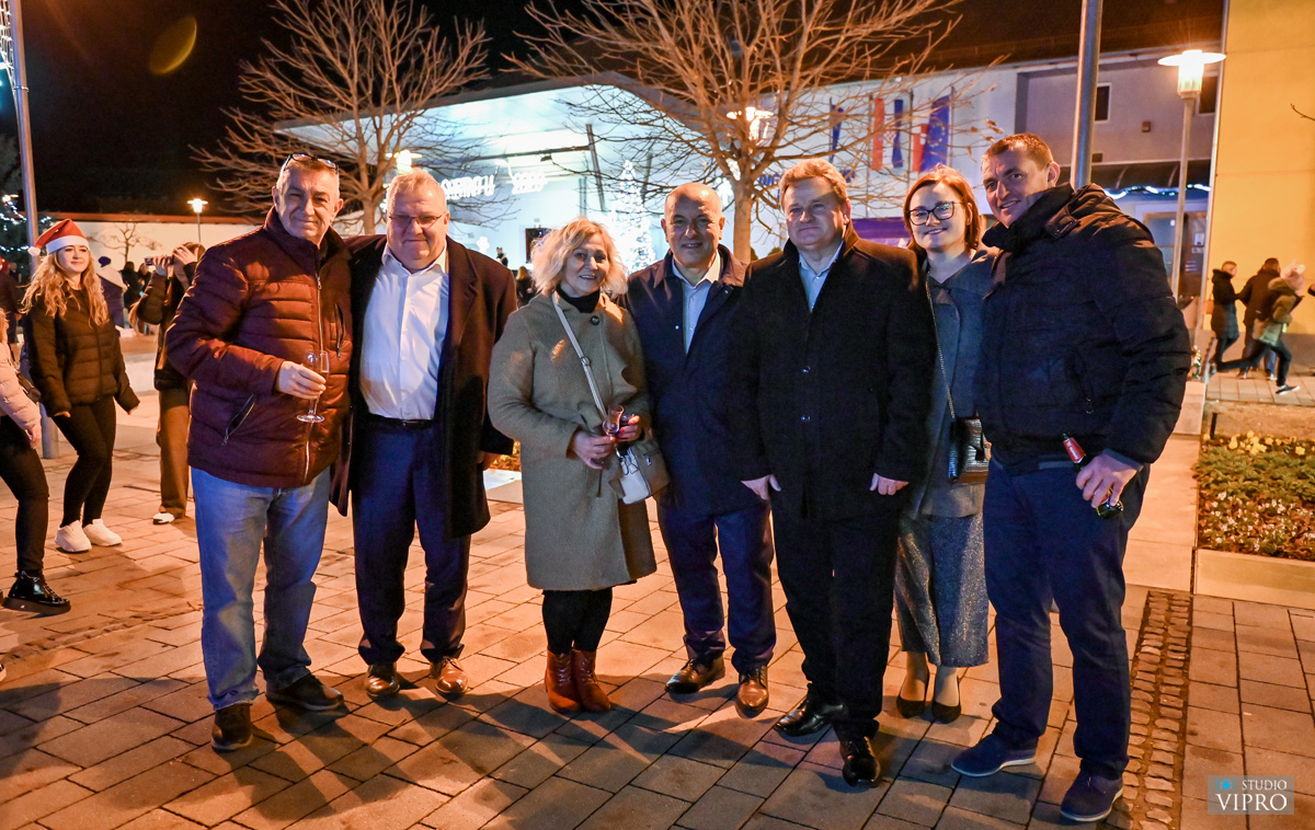 U veselom i dobrom raspoloženju dočekana je nova godina u Prelogu
