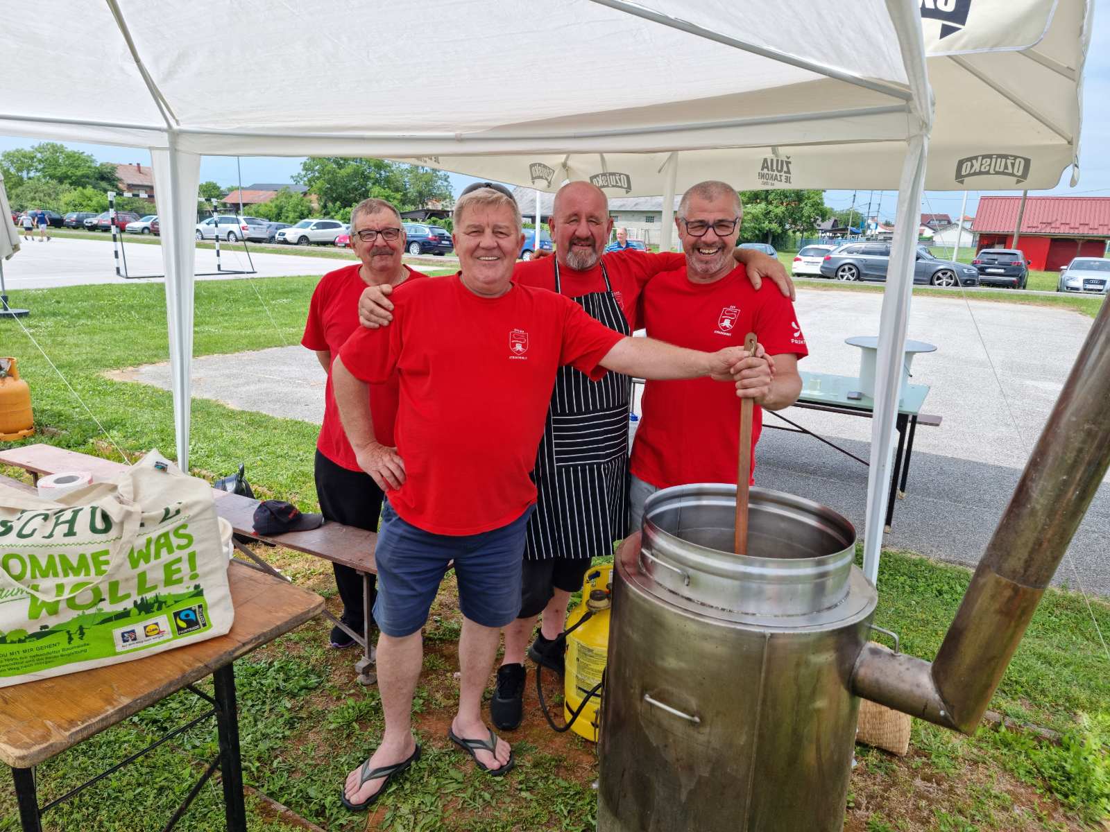 FOTO Tradicionalna Gulašijada u Strahonincu okupila 29 timova