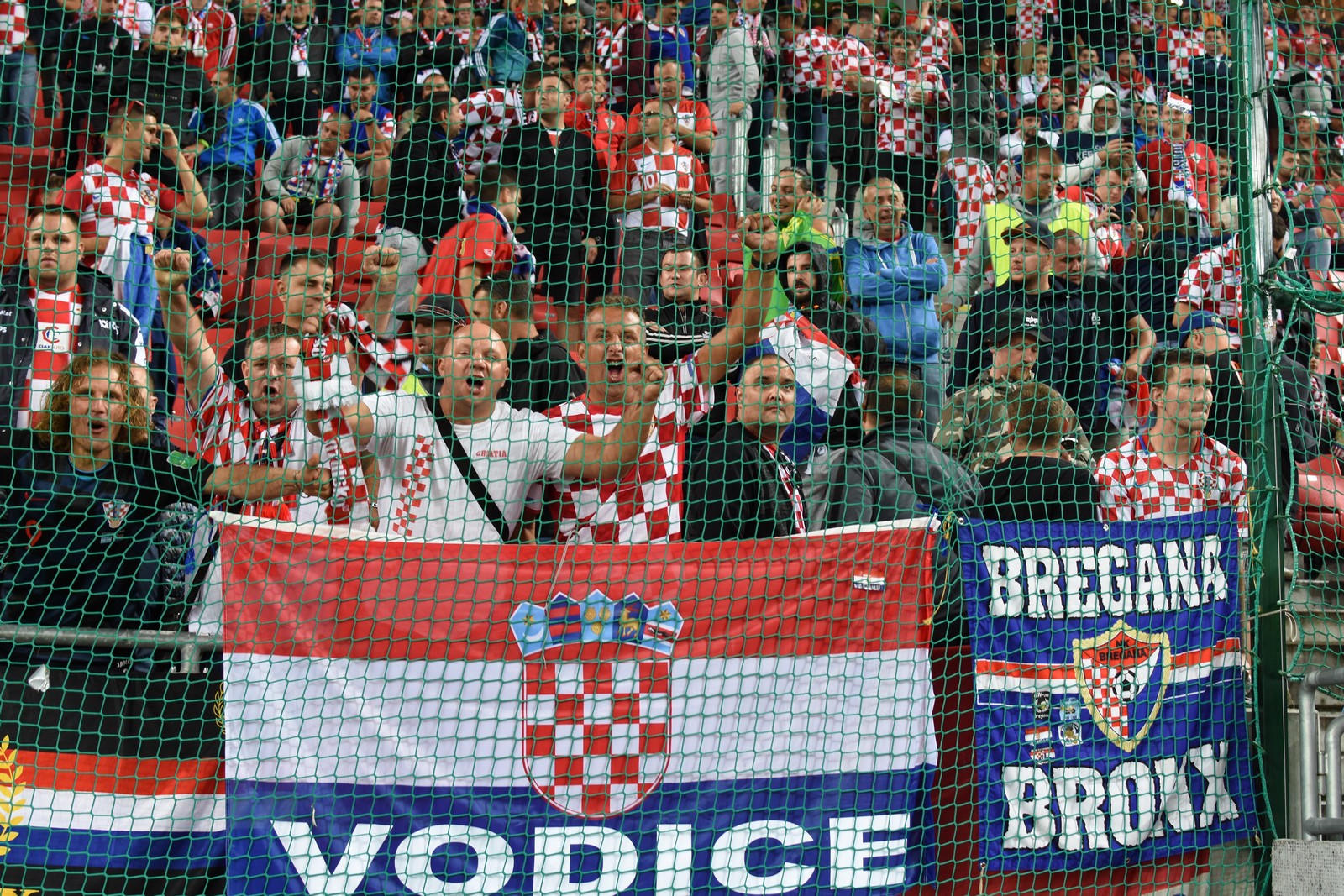 Image 3833511 (auto) Image 3833511 (auto)