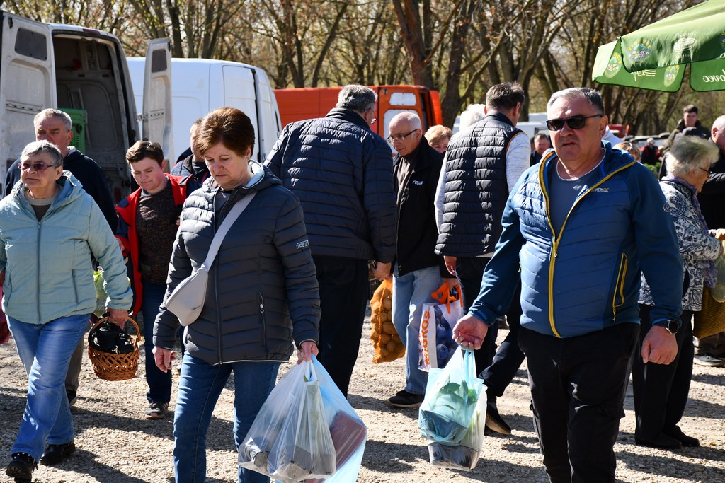 Proljetne temperature izmamile brojne posjetitelje na sajam u Čakovcu