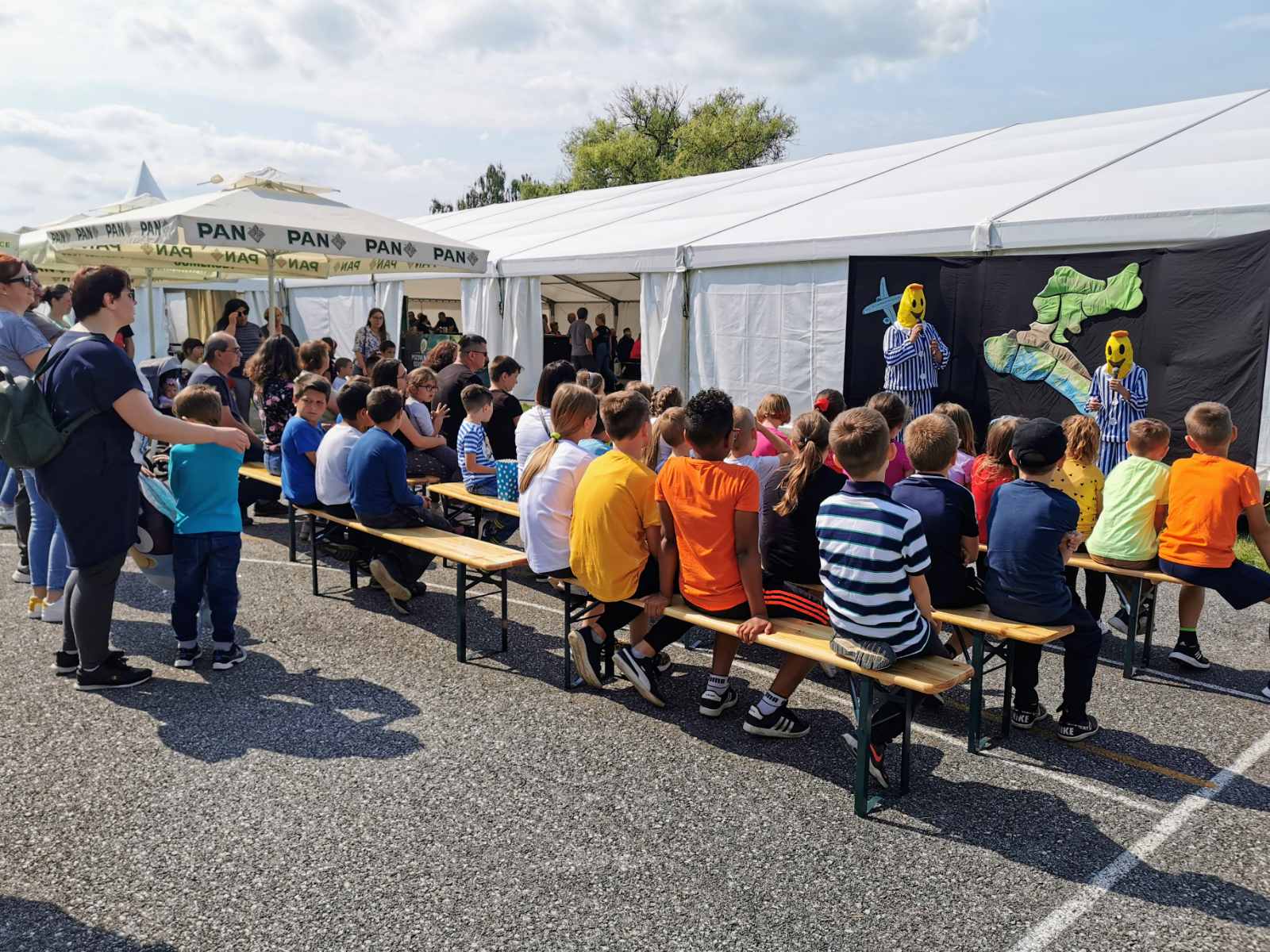 KOTORIBA Na Danima šibe i ribe uživaju i naši najmlađi, danas su crtali i gledali predstavu