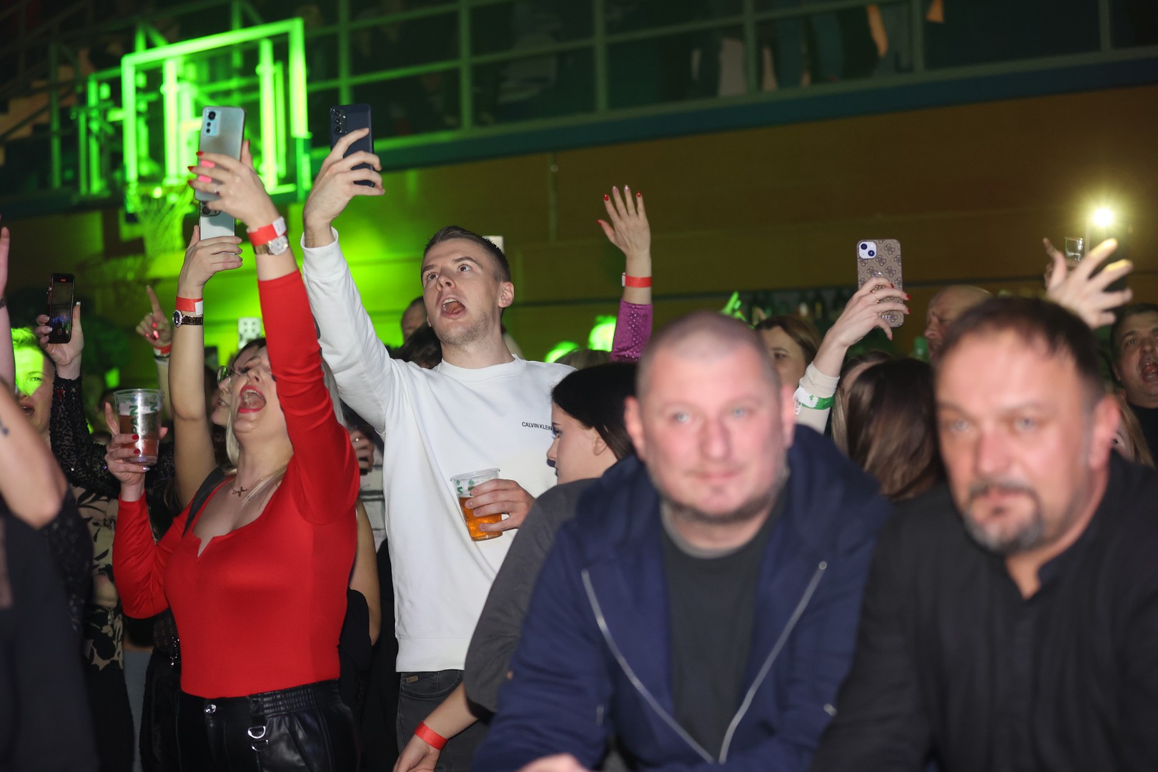 KONCERT U ČAKOVCU Haris Džinović svojim hitovima rasplesao i raspjevao publiku