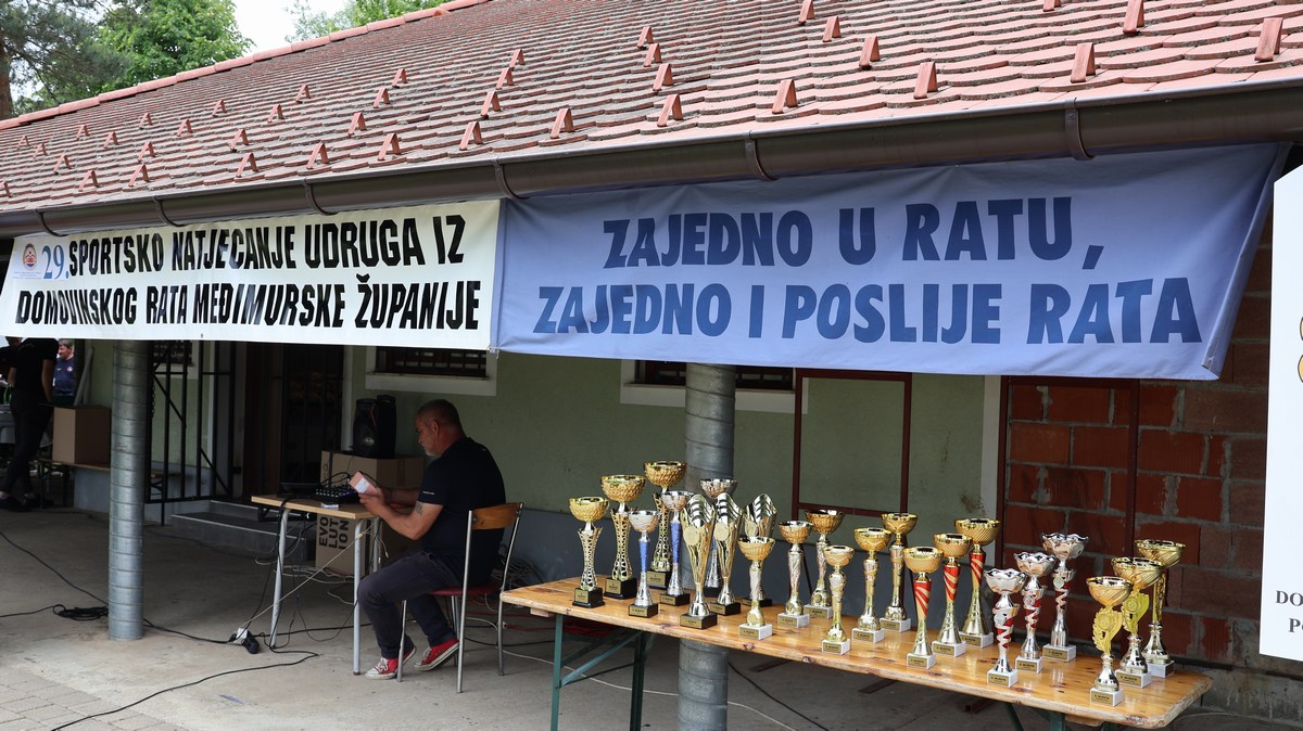SVETI MARTIN NA MURI Održano sportsko natjecanje dragovoljaca i veterana te susreti djece i unuka hrvatskih branitelja