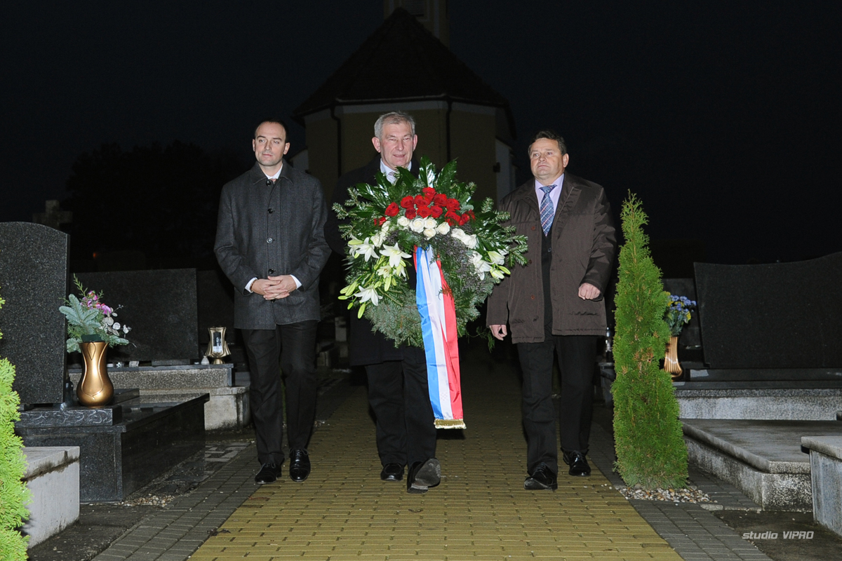 266810746dsc3457876332