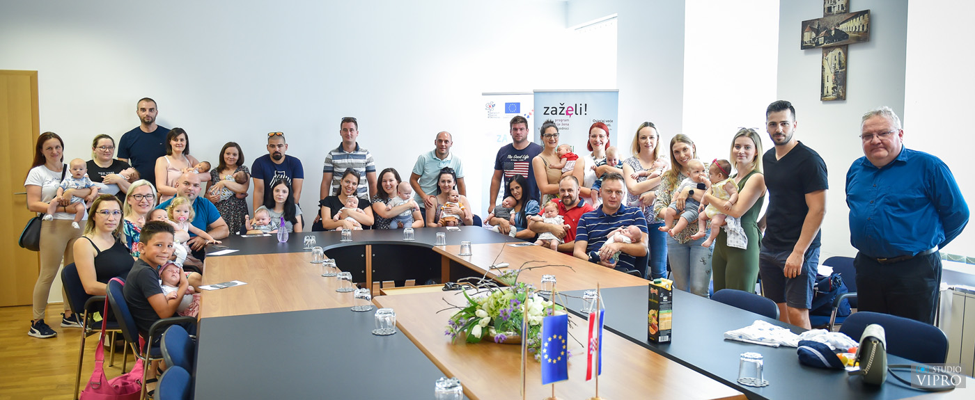 BEBE KOD GRADONAČELNIKA U Prelogu još jednom podijeljene naknade za novorođenčad