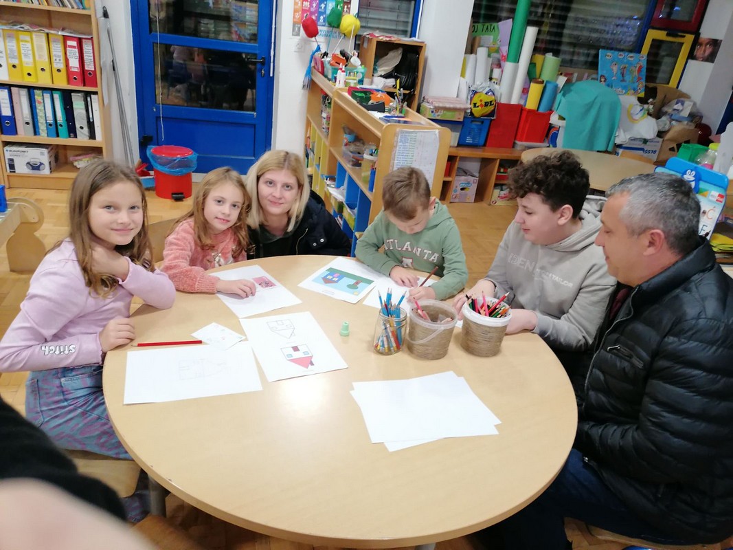 ZABAVA S BROJKAMA U vrtiću Cipelica se održala Večer matematike