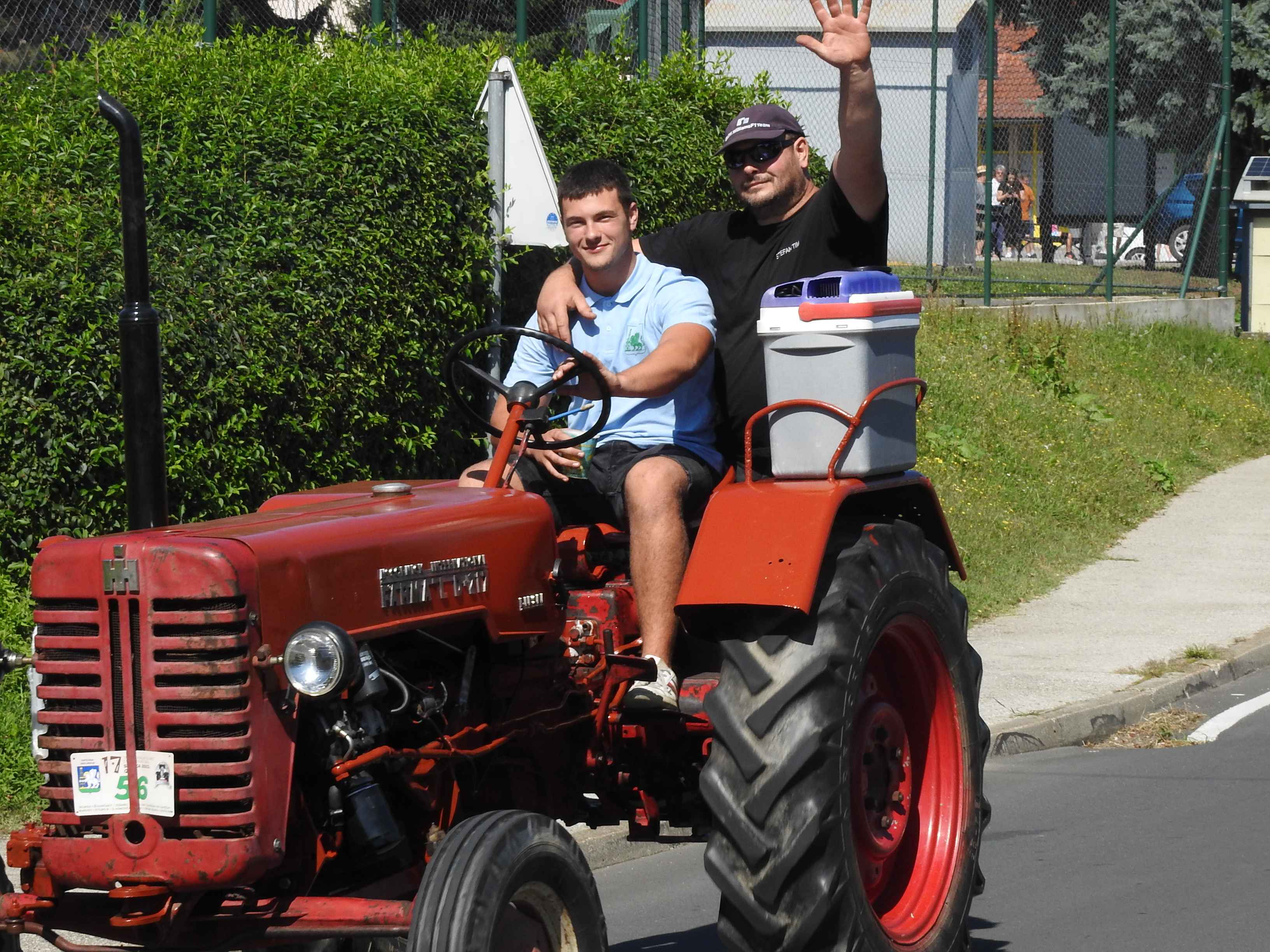 SELNICA Pogledajte kako je bilo na 17. susretu starih traktora