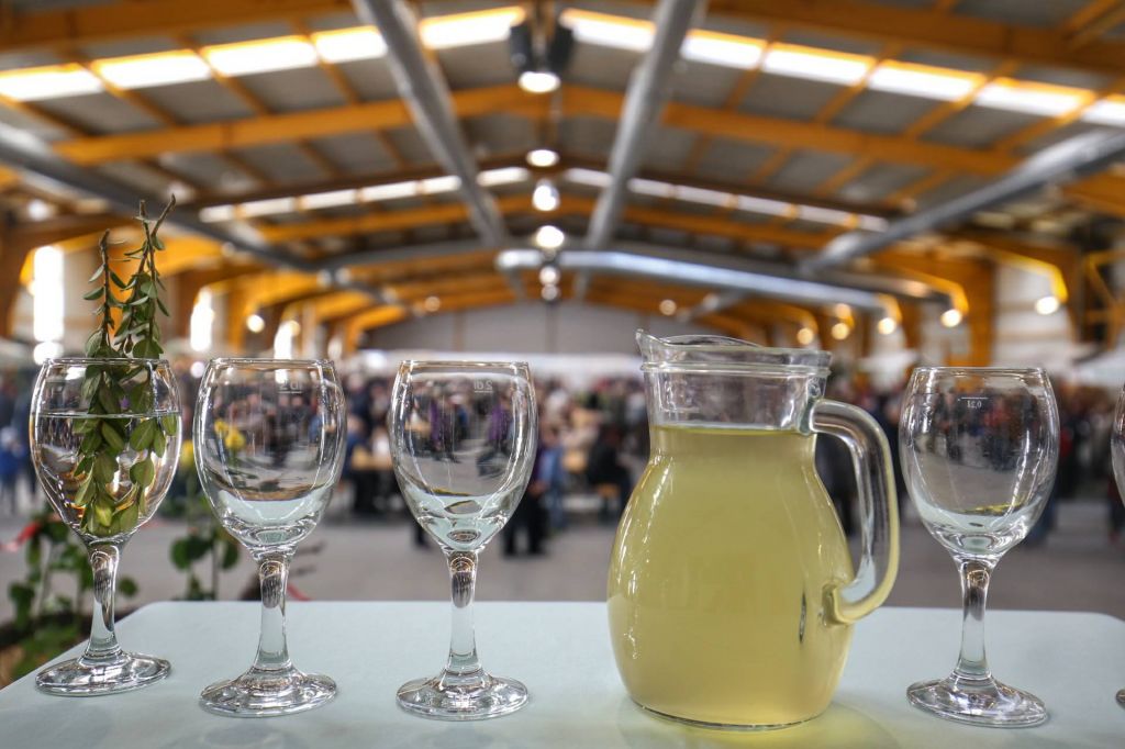 2351499210213458848202581160317