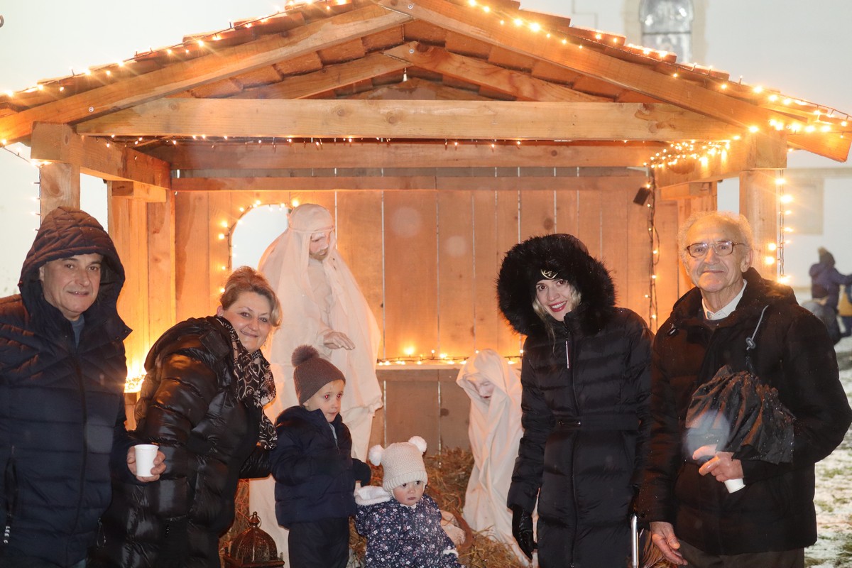 SVETI MARTIN NA MURI Paljenjem prve adventske svijeće započelo je najradosnije doba u godini