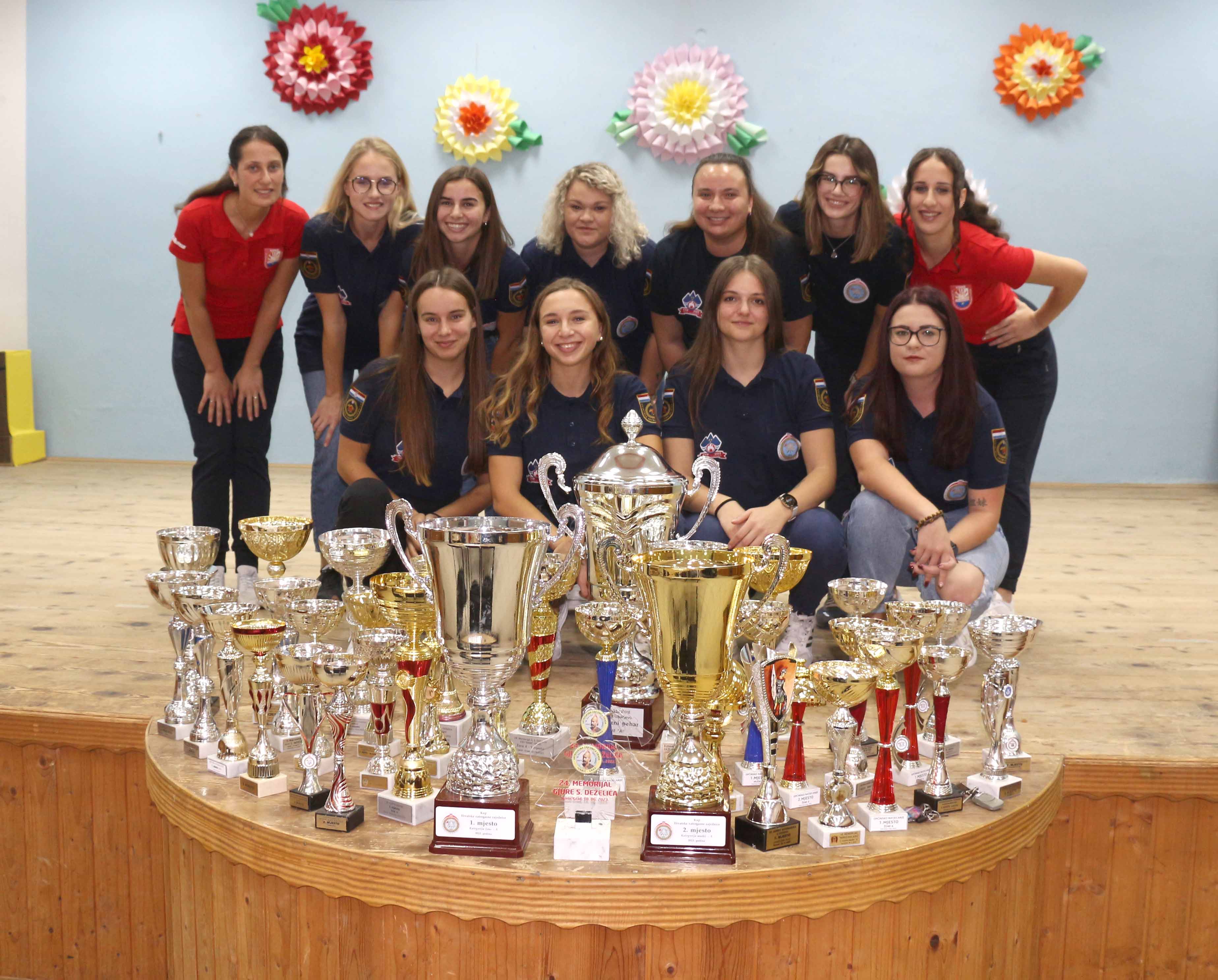 DVD PALINOVEC Povodom fantastične natjecateljske godine organizirali završno druženje