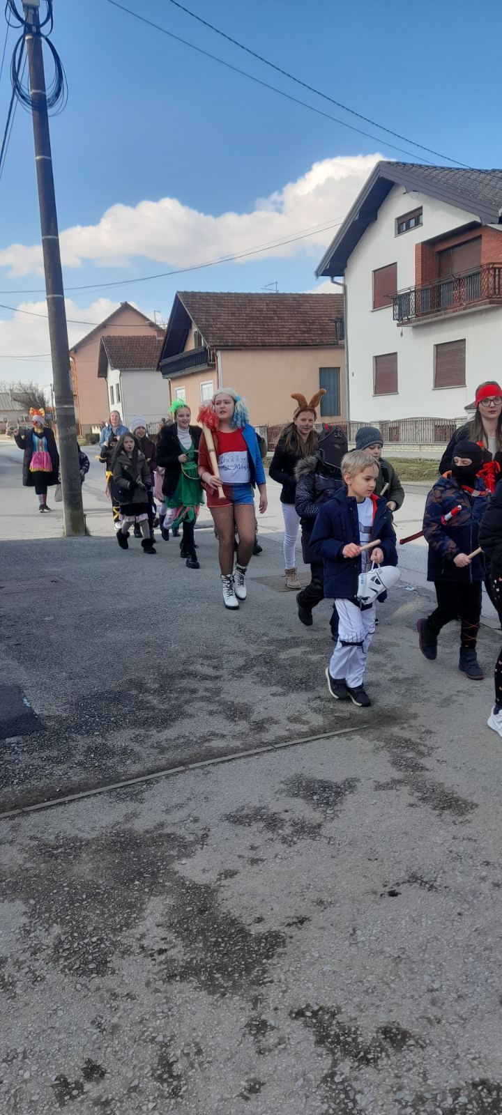 Maškare u Područnoj školi Gardinovec: Fašnički dan zaokružili šetnjom gardinovskim ulicama Maškare u Područnoj školi Gardinovec: Fašnički dan zaokružili šetnjom gardinovskim ulicama