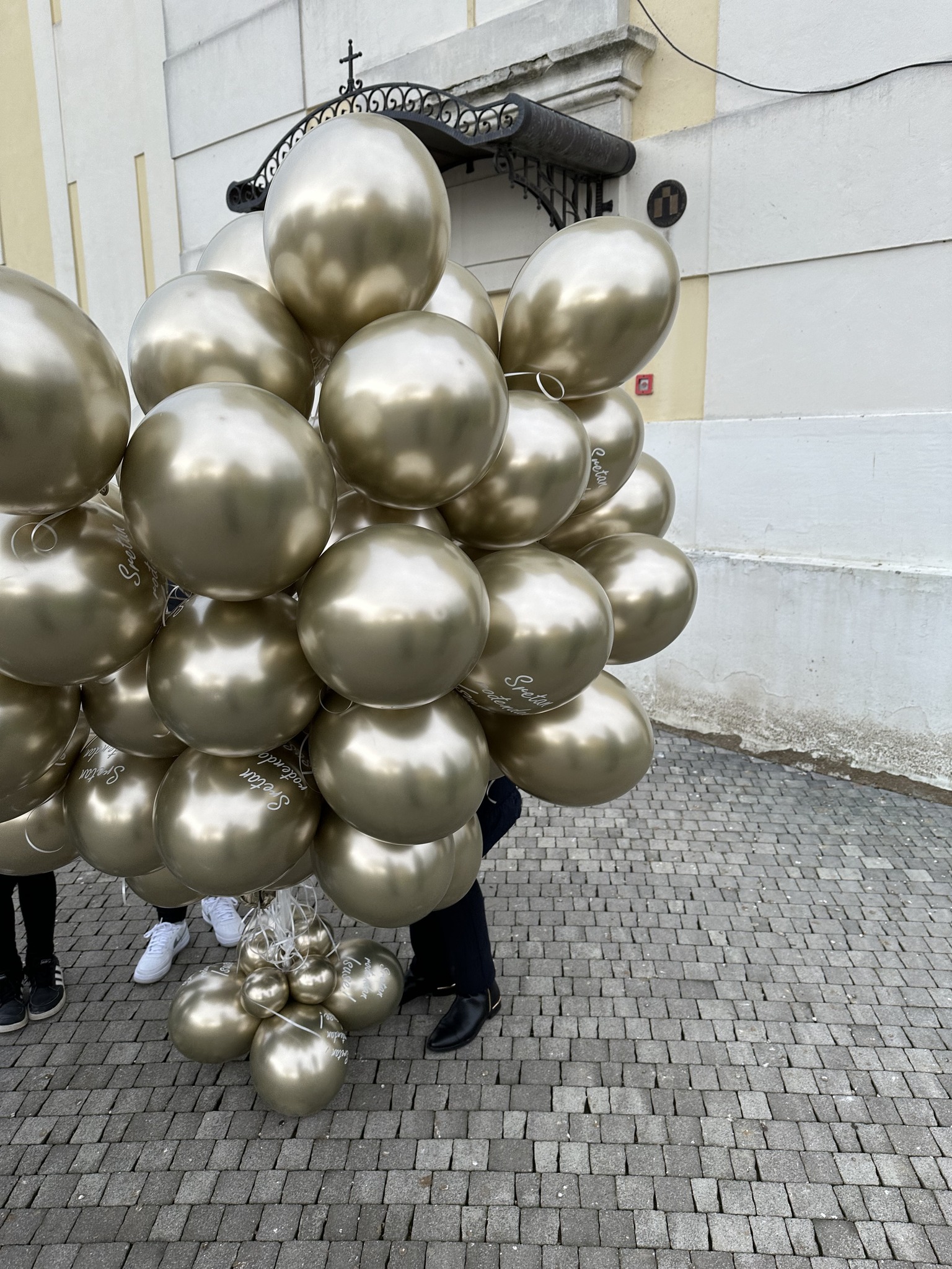 U Donjem Vidovcu poletjeli baloni s natpisom ‘Sretan ti rođendan Isuse!’
