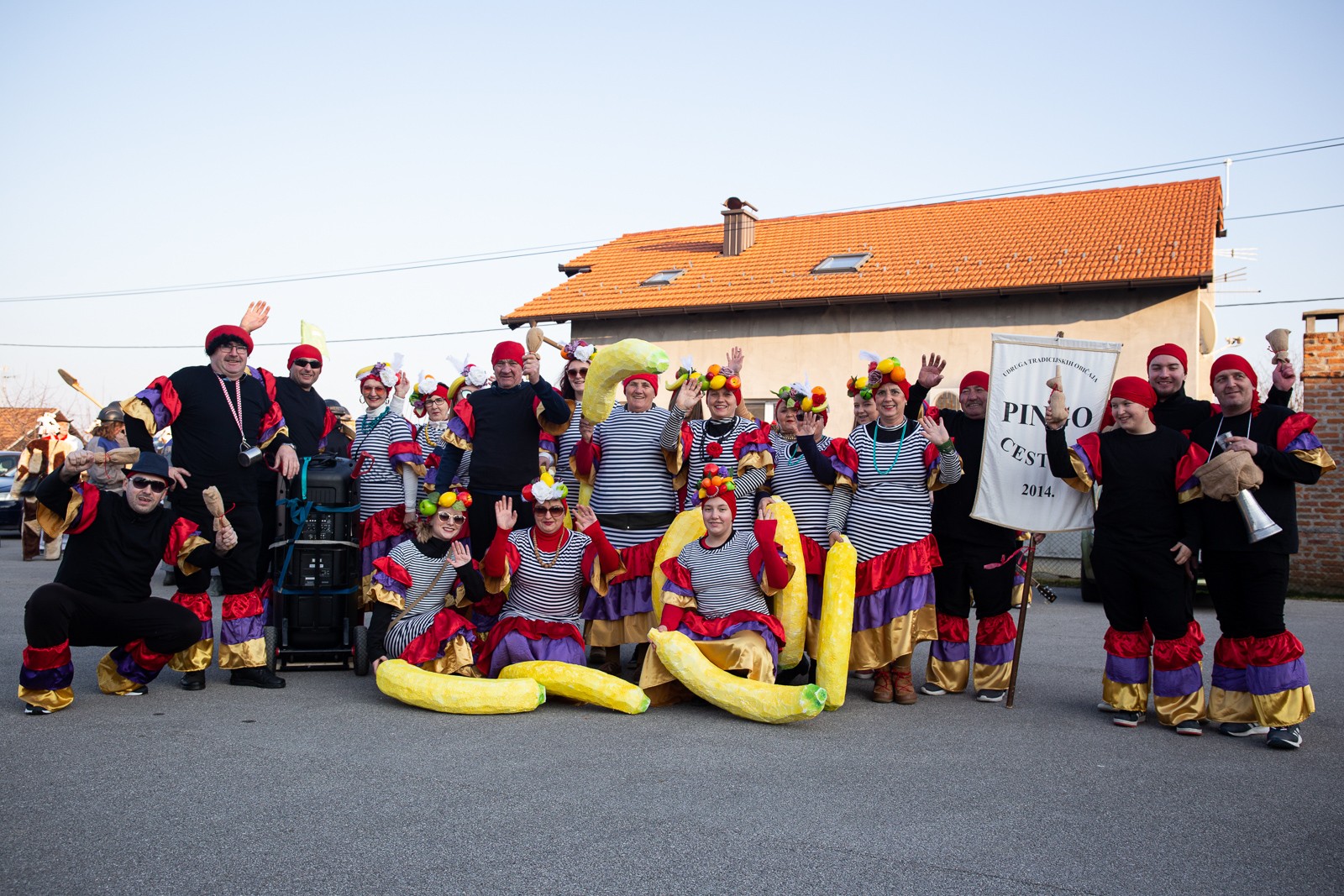 DOMIŠLJATE MAŠKARE U ZASADBREGU Bolničari, vještice, Škoti…