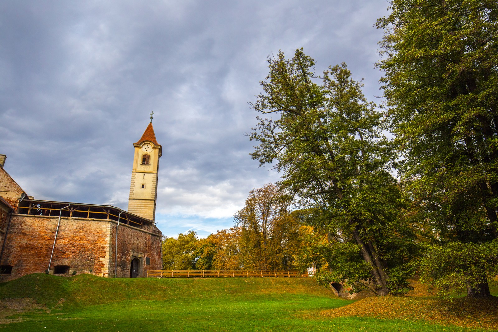 Čarobna jesen: Naša Miroslava Novak prošetala je čakovečkim parkom i snimila šarenilo jesenskih boja. Predivno, zar ne? (y) :-)