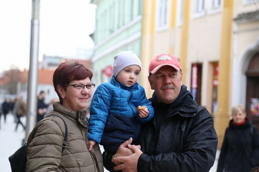 2994326610214694487252785170368