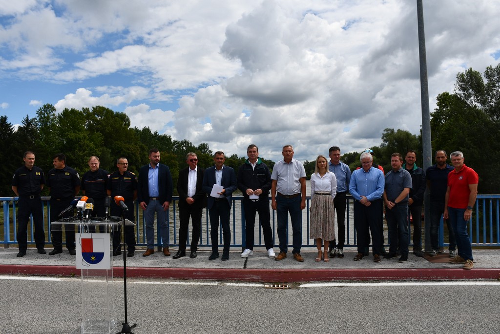 ŽUPAN POSAVEAC ‘Možemo biti ponosni i zadovoljni. Međimurje je u povijesno visokom vodostaju prošlo s najmanje mogućom štetom.’ ŽUPAN POSAVEAC ‘Možemo biti ponosni i zadovoljni. Međimurje je u povijesno visokom vodostaju prošlo s najmanje mogućom štetom.’