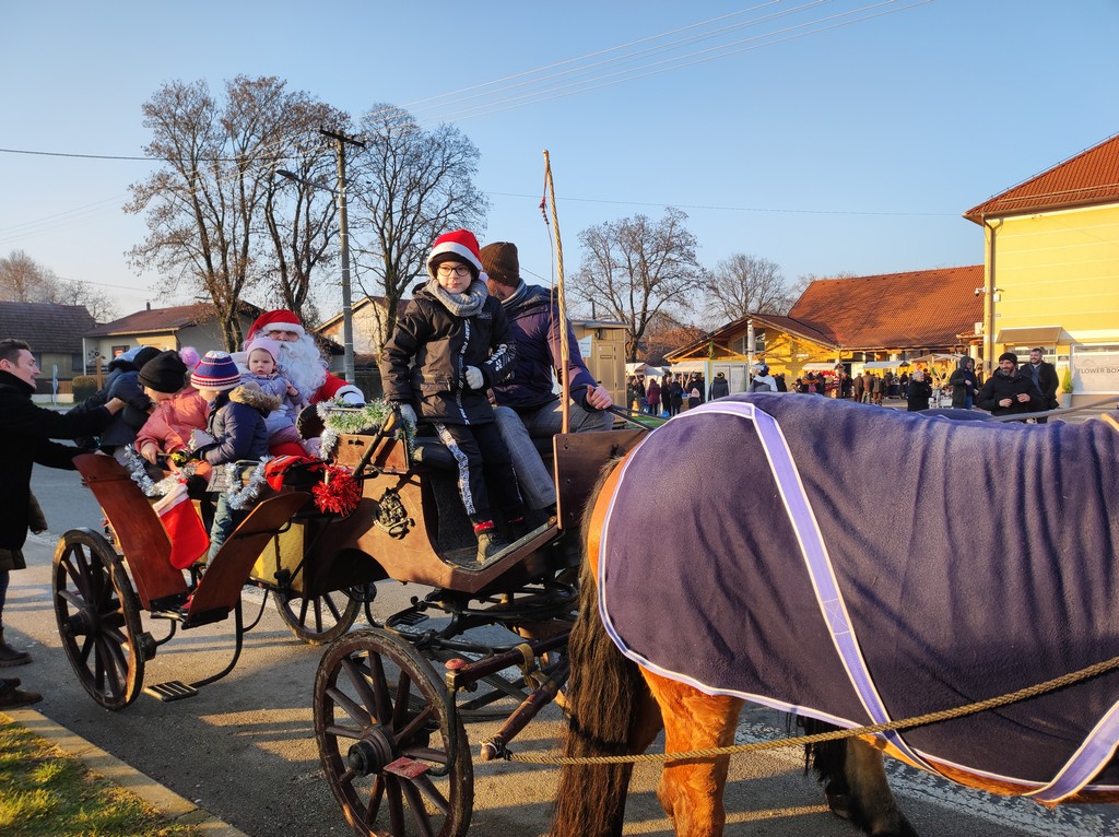 Prvi Božićni sajam u Pribislavcu naišao na odličan odaziv