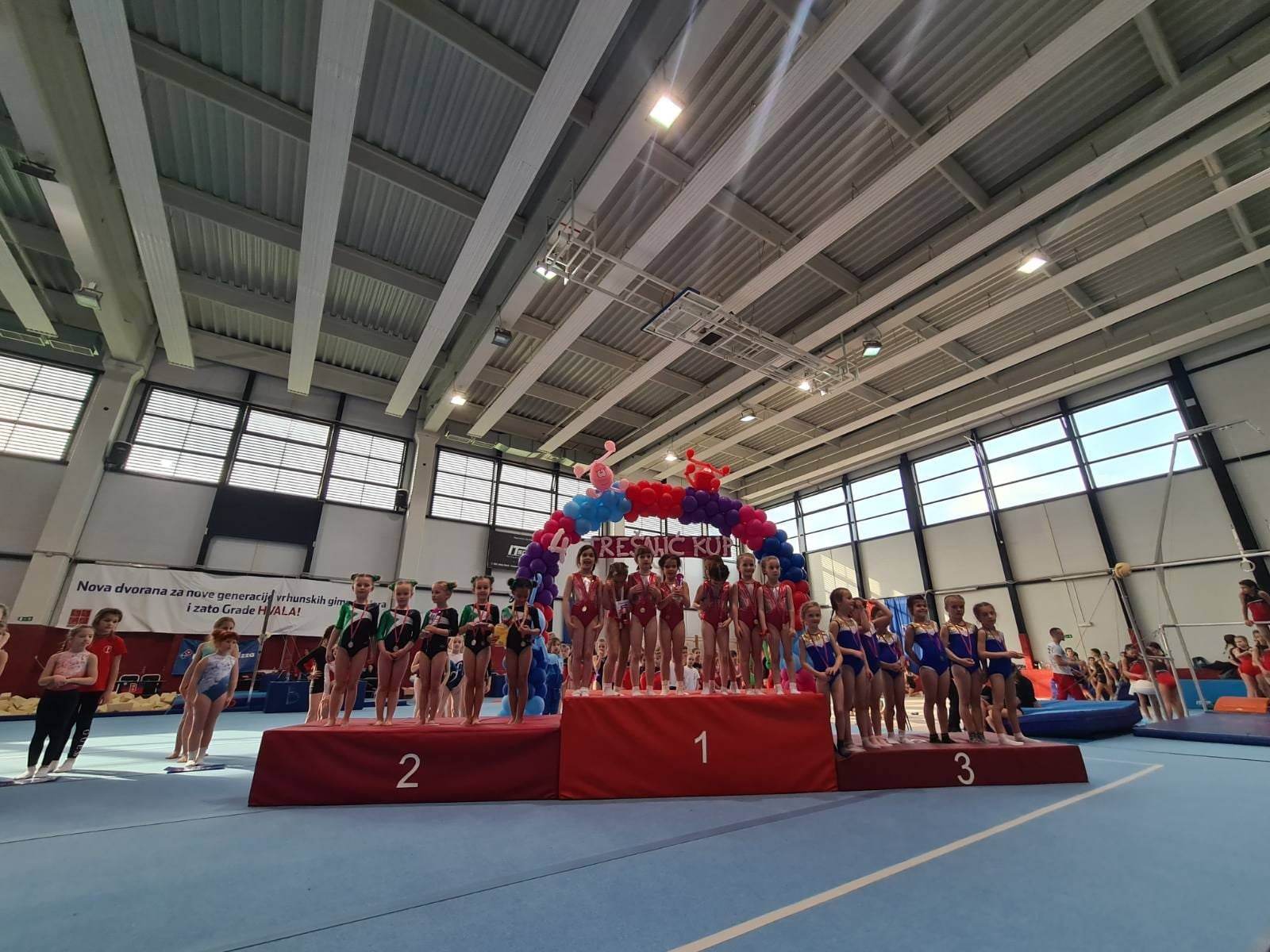 PRVI, ALI USPJEŠAN NASTUP Veliki uspjeh malih gimnastičarki GK-a Nedelišće u Zagrebu