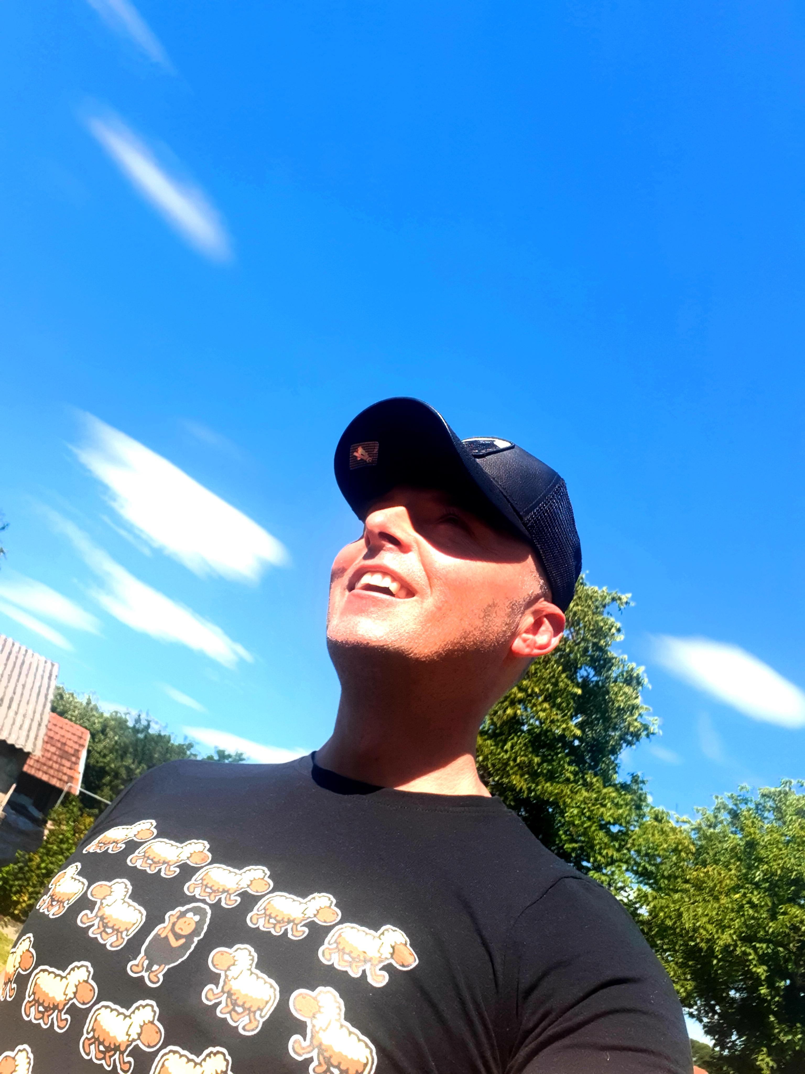 LOVAC NA CHEMTRAILSE Damir Toplek: ‘Kad je zalazak sunca iznimno crven truju nas teškim metalima’ LOVAC NA CHEMTRAILSE Damir Toplek: ‘Kad je zalazak sunca iznimno crven truju nas teškim metalima’