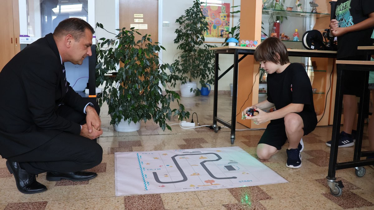 Stotinu djece na kampu tehničke kulture