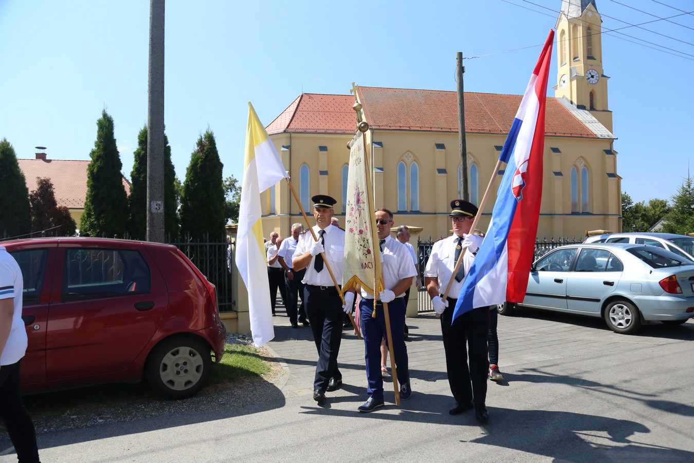 Mladen Cikač iz Gornjeg Hrašćana u Macincu služio mladu misu