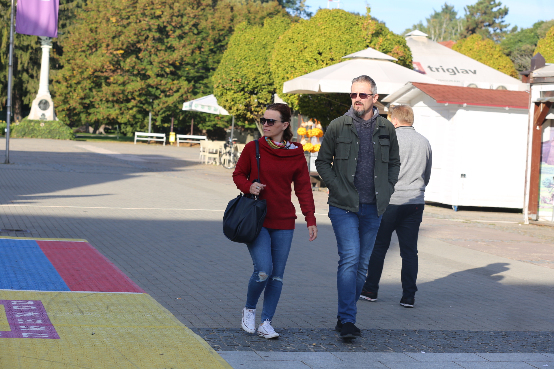 KLIKOM PO ČAKOVCU Prva sunčana subota u listopadu izmamila vesele šetače u centar grada