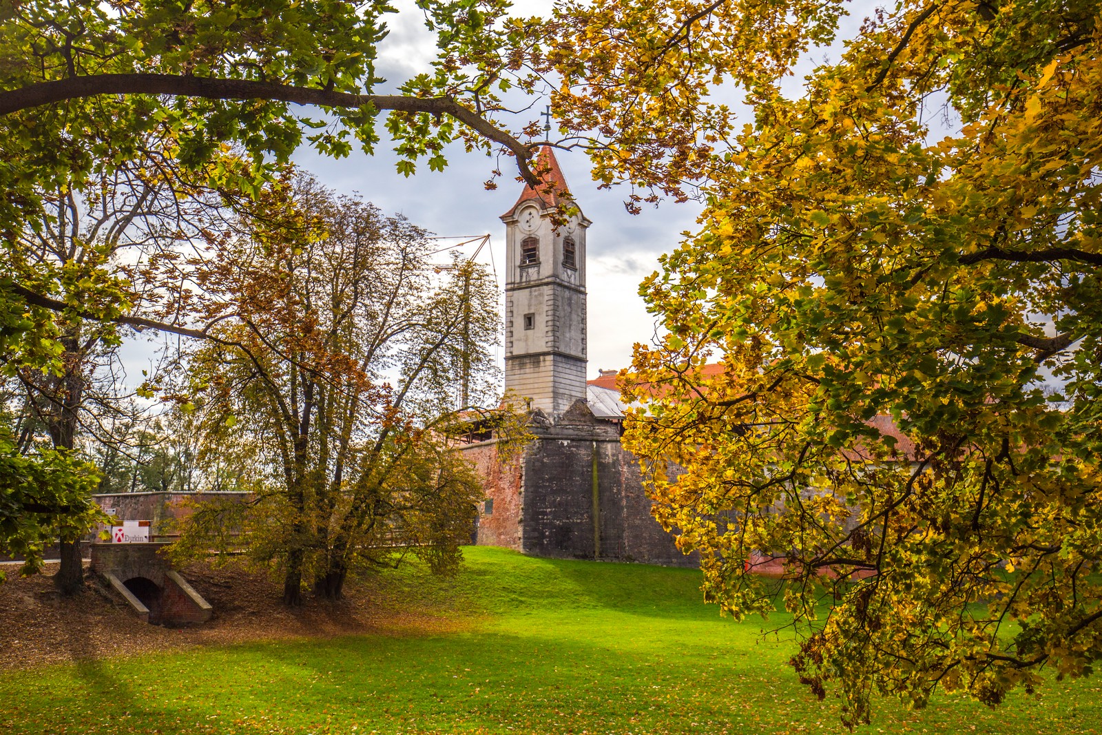 Čarobna jesen: Naša Miroslava Novak prošetala je čakovečkim parkom i snimila šarenilo jesenskih boja. Predivno, zar ne? (y) :-)