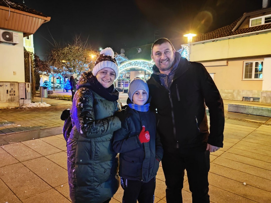 VIDEO/FOTO Bend Tragovi su ugrijali publiku na Adventskoj čaroliji u Prelogu!