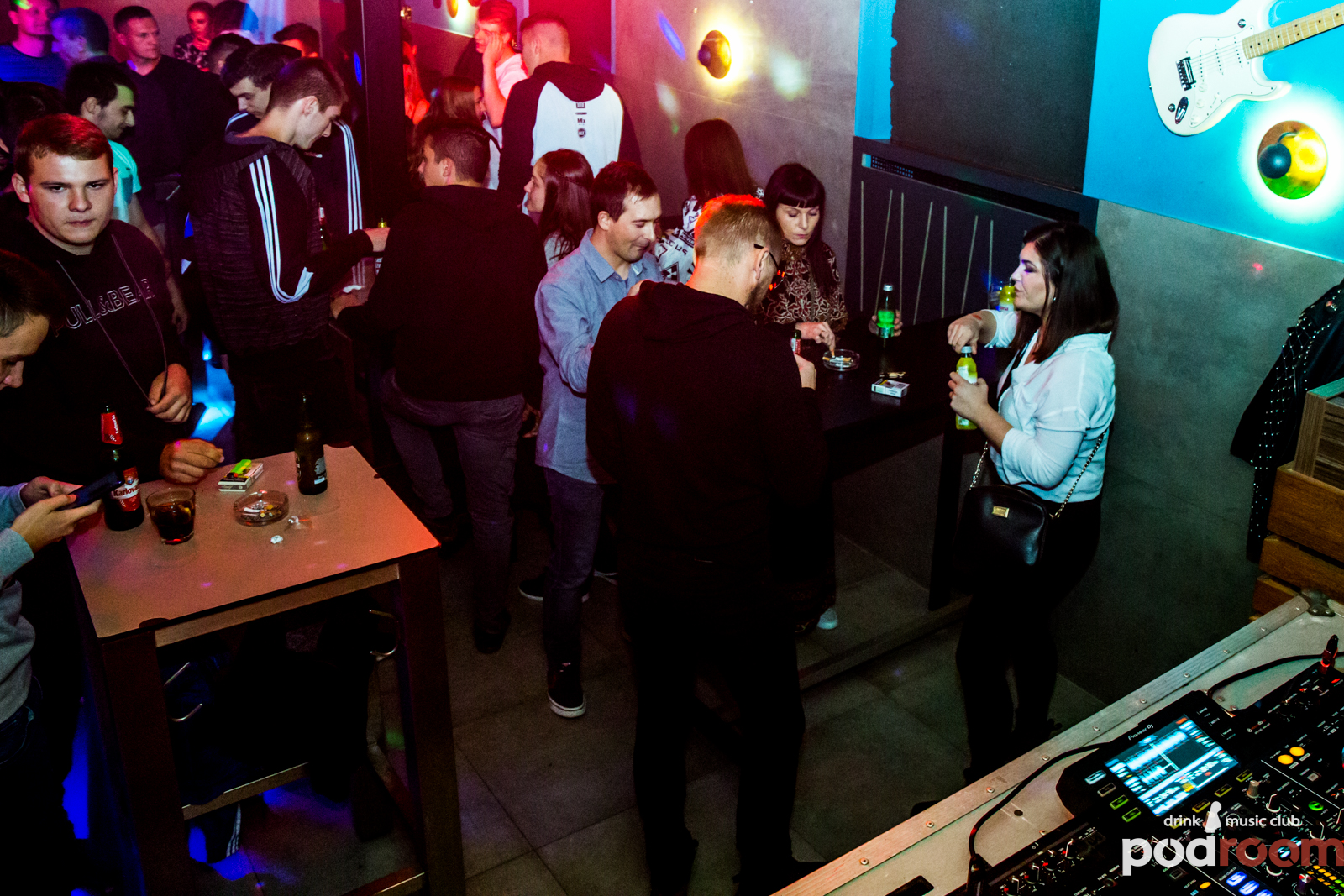 Podroom clubbing – DJ Yakka