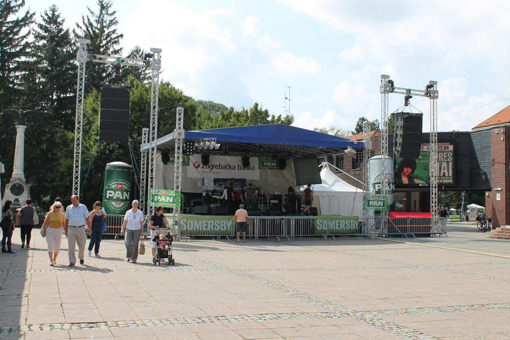 slika00035804671 FOTO: Pogledajte današnju atmosferu na Porcijukulovom! 1.8.2014.