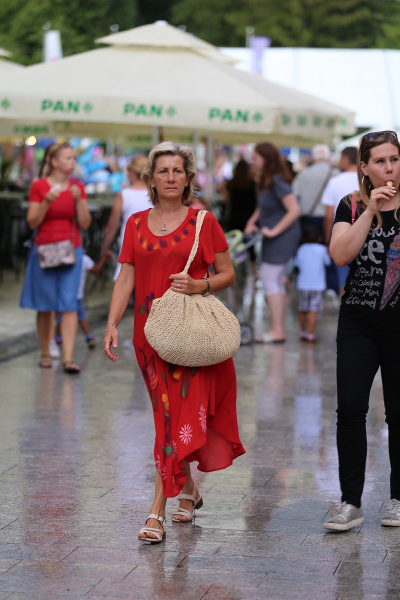 KLIKOM ISPOD KIŠOBRANA Malo kiše, malo sunca, ali centar Čakovca je ispunjen građanima