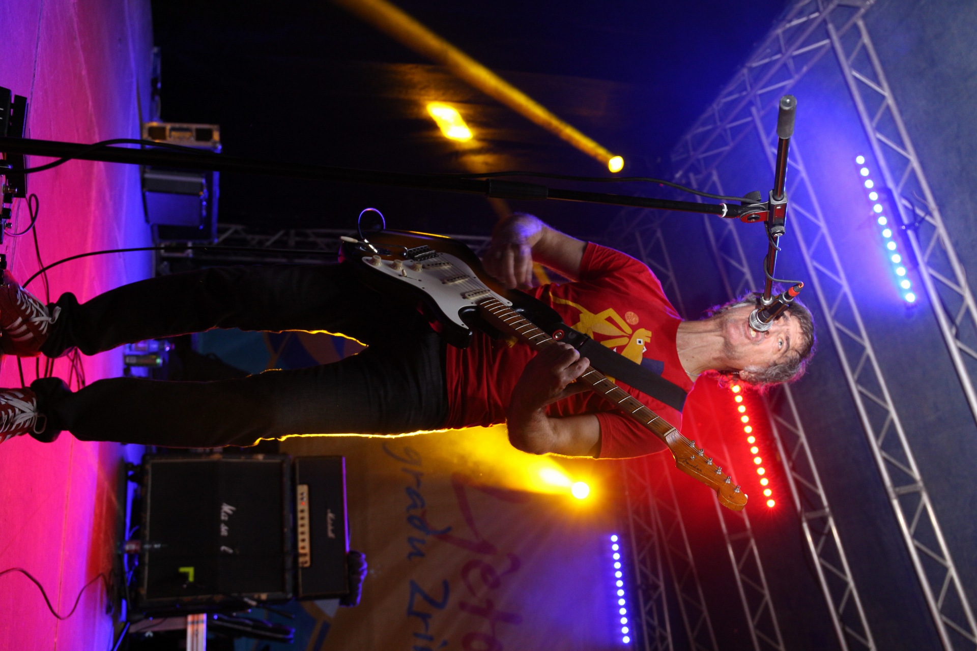 LJETO U GRADU ZRINSKIH Psihomodo pop i Gobac pjevali s brojnim fanovima u Čakovcu LJETO U GRADU ZRINSKIH Psihomodo pop i Gobac pjevali s brojnim fanovima u Čakovcu