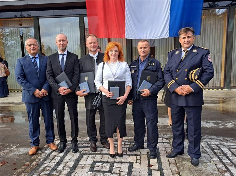 Predsjednik Milanović odlikovao međimurske policajce povodom Dana policije