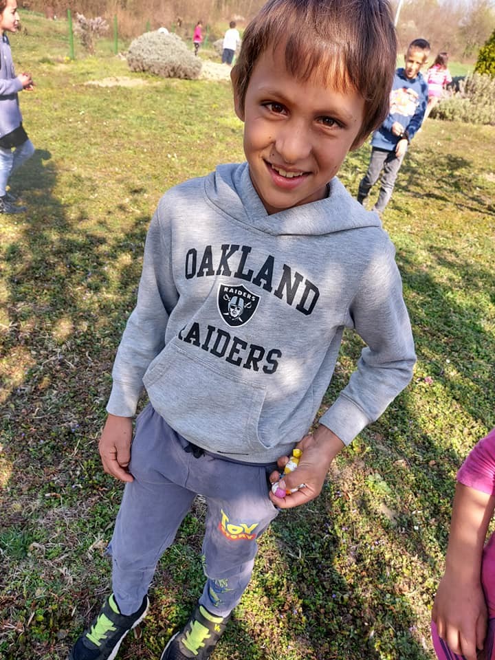 FOTO Područna škola Držimurec – Strelec: U dvorištu ih iznenadio zeko koji im je donio poklončiće za Uskrs FOTO Područna škola Držimurec – Strelec: U dvorištu ih iznenadio zeko koji im je donio poklončiće za Uskrs