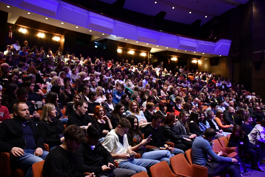 BILO JE SAVRŠENO Čakovečki gimnazijalci priredili pravu glazbenu rapsodiju