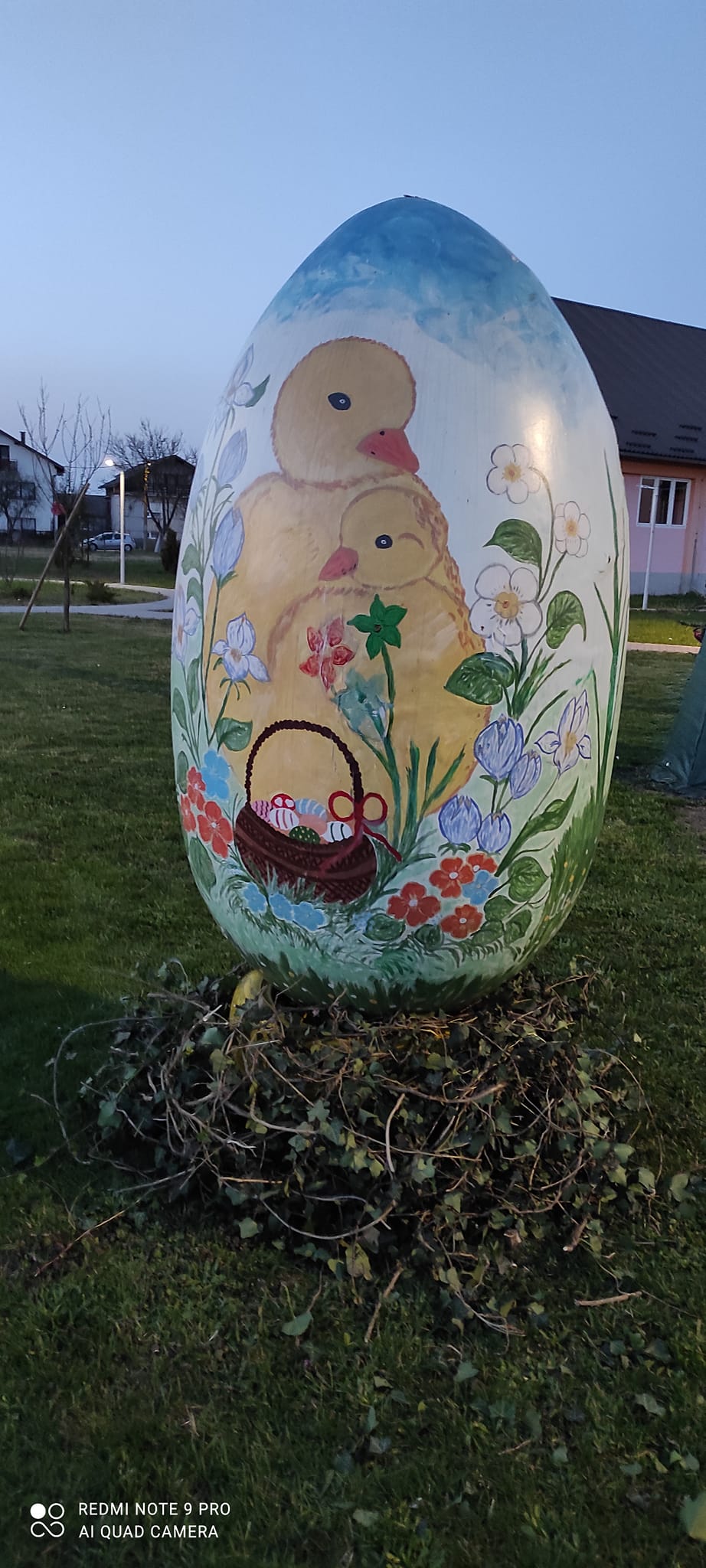 Park u Gardinovcu zasjao u uskrsnom ruhu: Stigle proljetne vile, zečići, jaja, pilići…