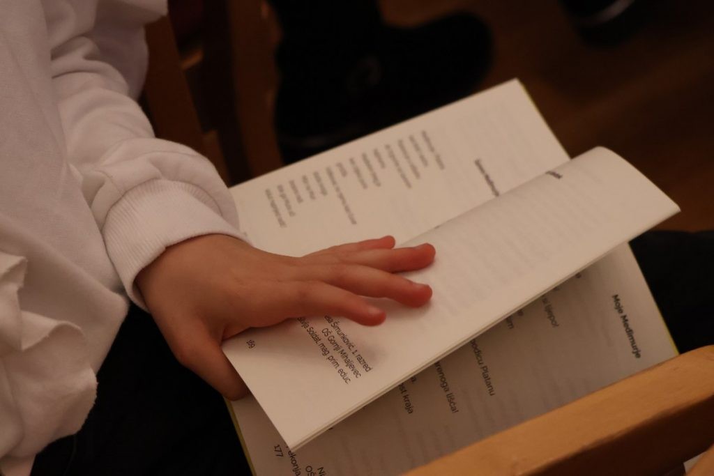 MLADI PISCI Predstavljen zbornik dječjih literarnih radova Tragovi budućnosti